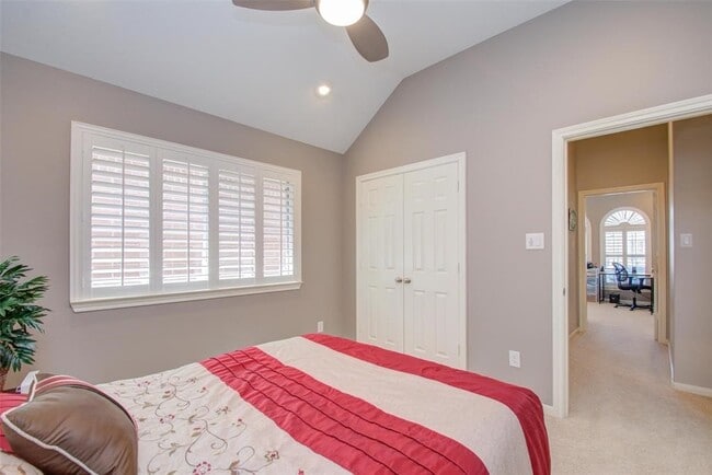 Building Photo - 15950 Cottage Ivy Cir