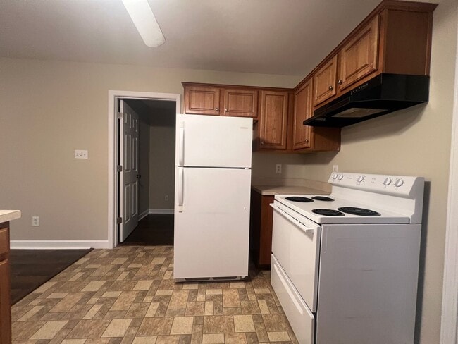 Building Photo - 2004 Grandhaven Dr