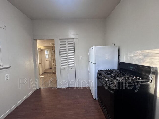 Building Photo - 1141 N Sierra Nevada St