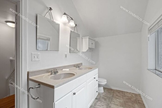 Building Photo - 4 Bedroom, 3 Bathroom Home 3000 + Square feet - A Must See In Abernethy School Boundary