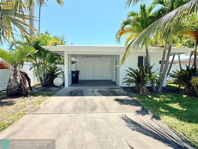 Building Photo - 2924 Middle River Dr
