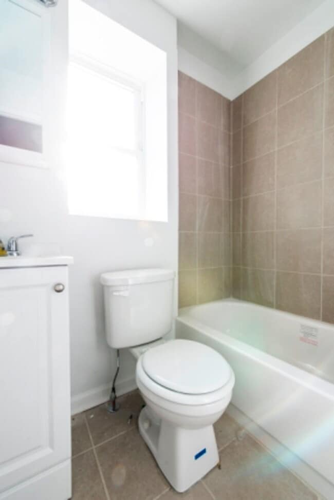 Building Photo - 4815 W Monroe