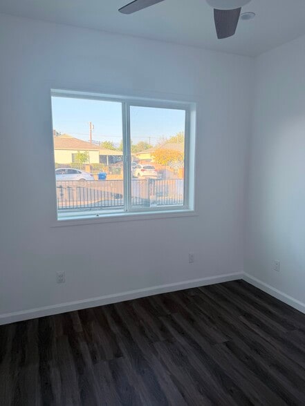 Building Photo - 9733 Omelveny Ave