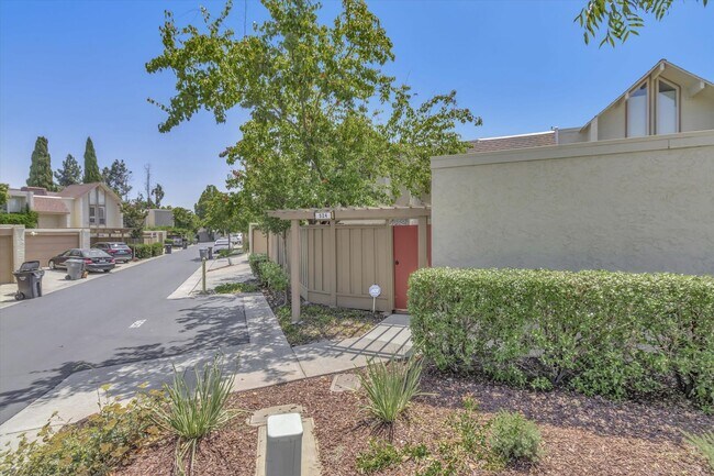 Primary Photo - Sunnyvale Gem with Sleek Finishes & Though...