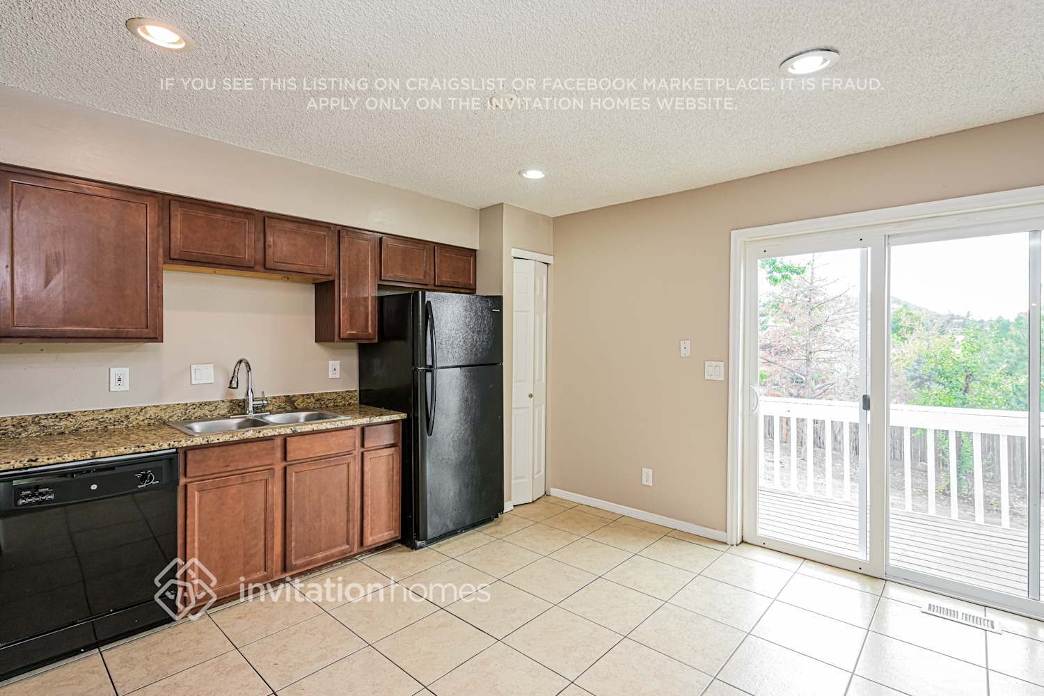 Building Photo - 806 Gigi St