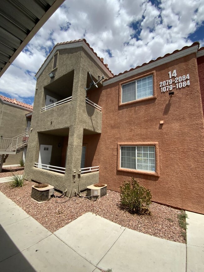 Building Photo - NE GATED COMM & POOL-2BEDROOM 2BATHROOM WI...