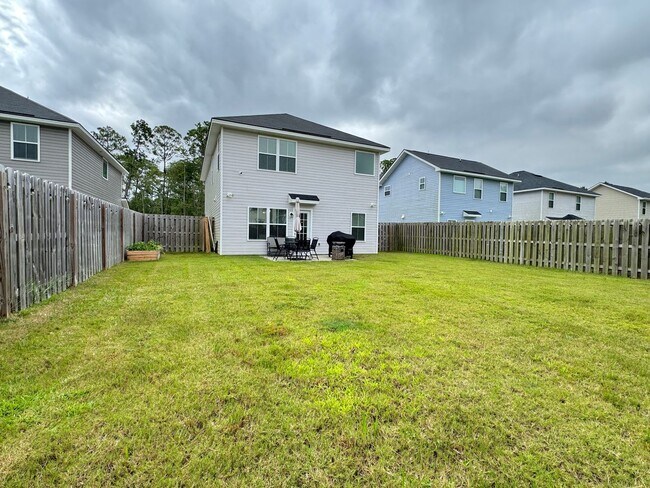 Building Photo - AVAILABLE SEPTEMBER 2025 [PET FRIENDLY]