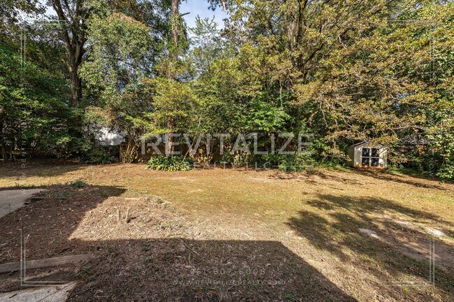 Building Photo - Updated Brick 3 Bed 1 Bath Home with Huge ...