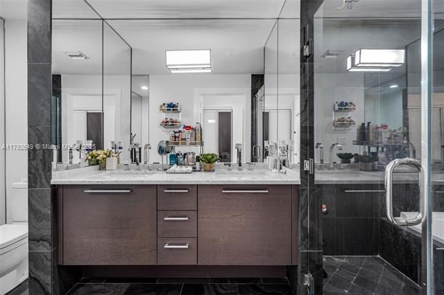 Building Photo - 900 Biscayne Blvd