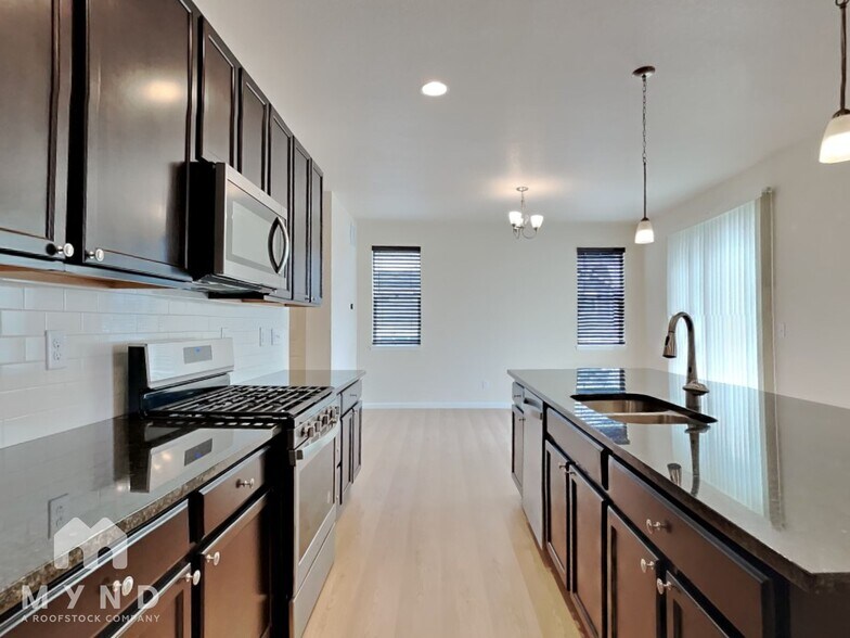 Building Photo - 8912 Red Bud St