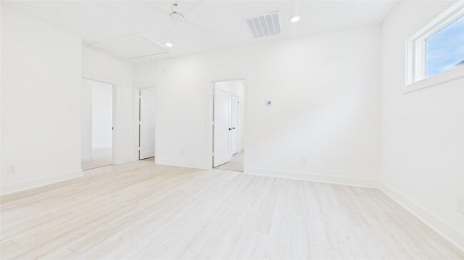 Building Photo - 9609 Valeca Dr