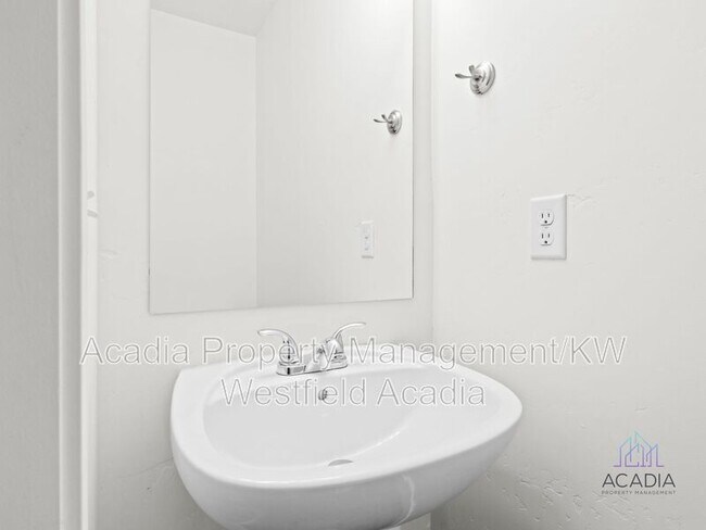 Building Photo - 664 N 130 E