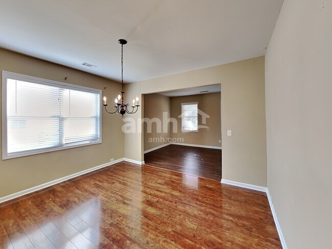 Building Photo - 5655 Livingston Ct