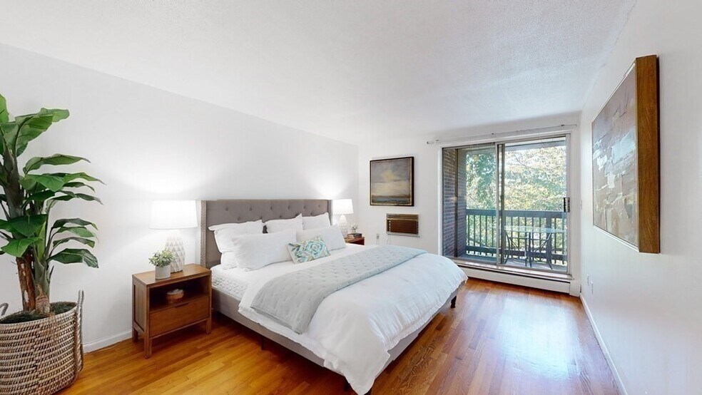 Building Photo - 143 Kenrick St