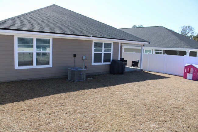 Building Photo - 1964 Catbird Trl