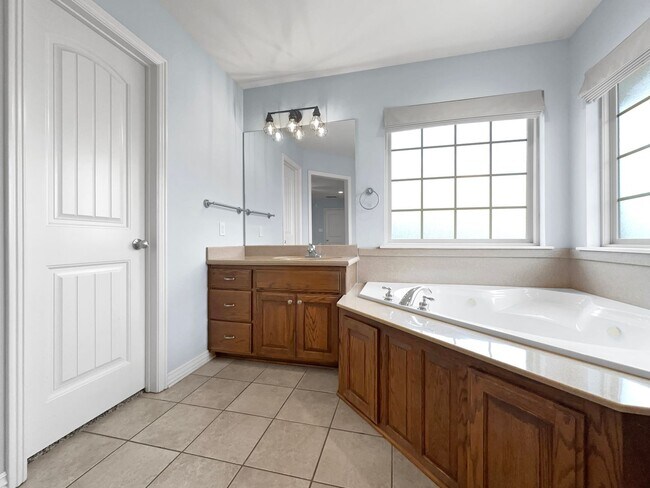 Building Photo - 2060 Kalei Ln