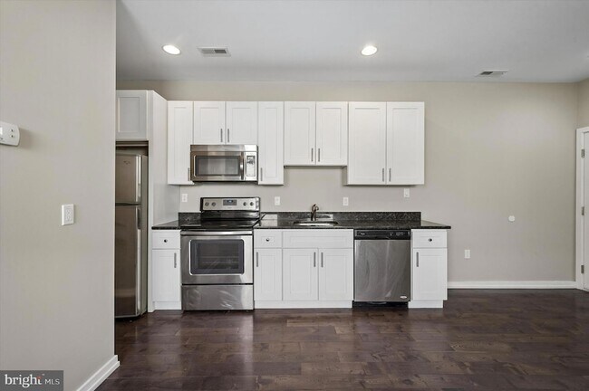 Building Photo - 617 S 2nd St