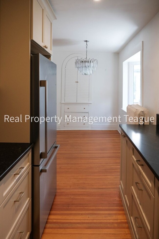 Building Photo - Beautiful Brownstone !