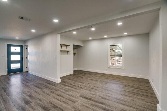 Building Photo - 1043 Springdale Rd