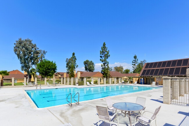 Building Photo - 3 Bedroom, 2 Bath 1374sf Detached condo in Mesa Village 92126.