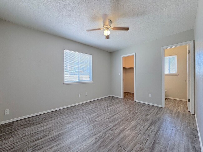 Building Photo - 1809 Agua Dulce St