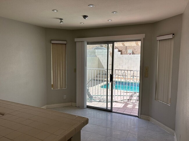 Building Photo - 3 Bedroom House with Pool