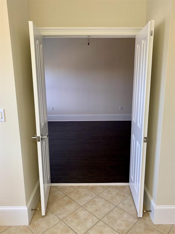 Building Photo - 5460 Glenridge View NE