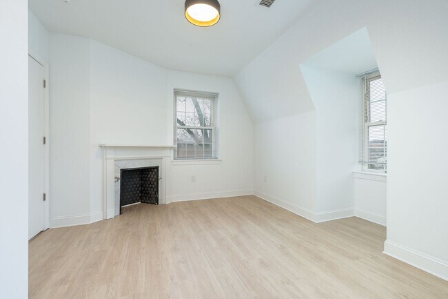 Building Photo - 18 E Lancaster Ave