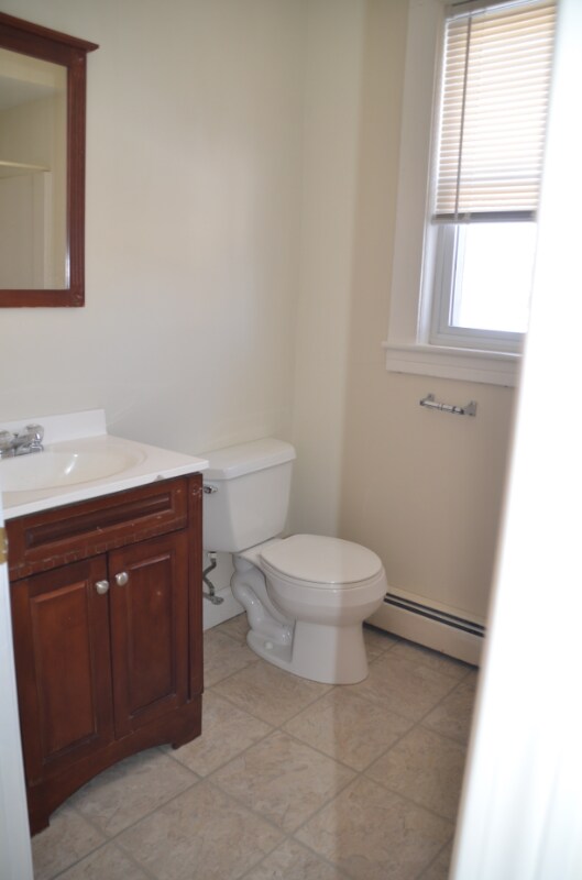 Building Photo - 10-10 Howard St