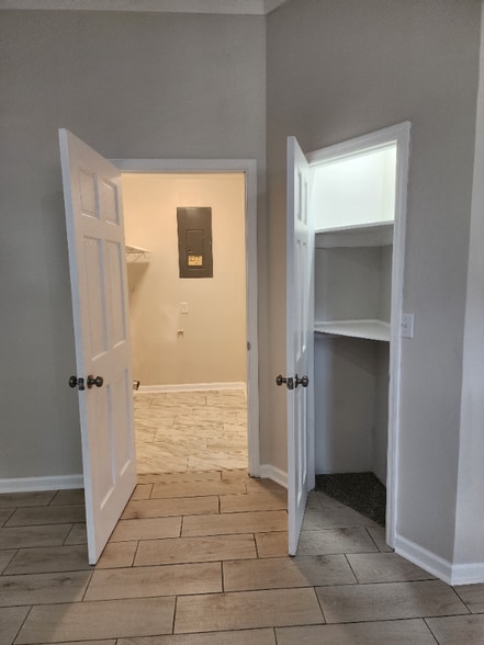 Building Photo - 34 Davis St W