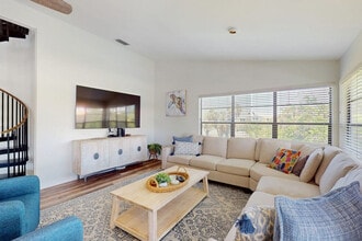 Building Photo - 525 Loquat Dr