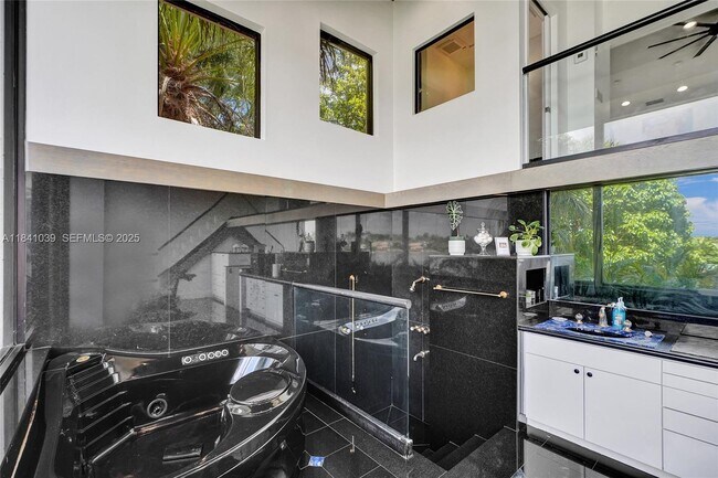 Building Photo - 13724 SW 92nd Ct