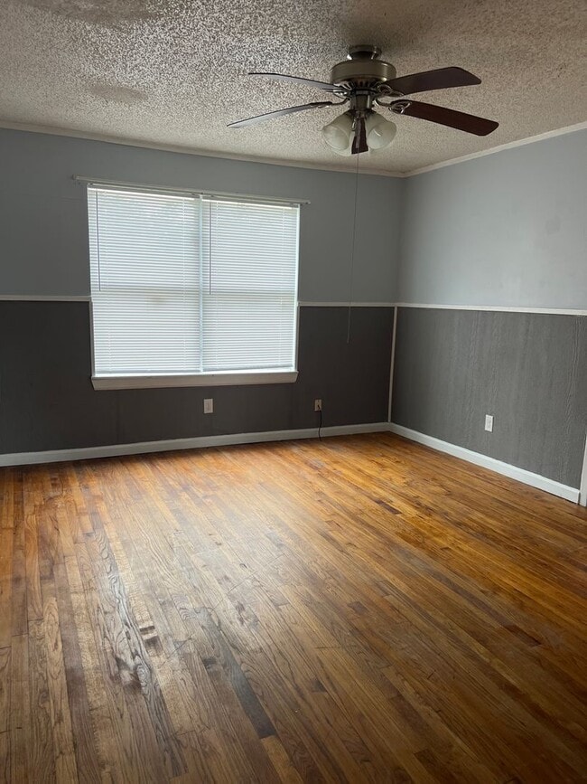 Building Photo - 1602 Kings Rd