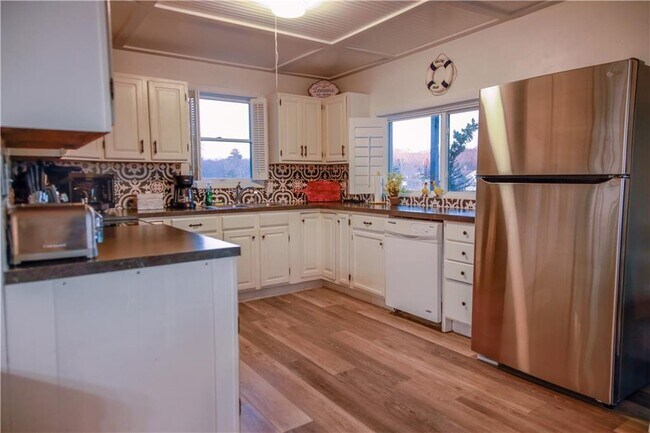 Building Photo - 46 W Shore Dr