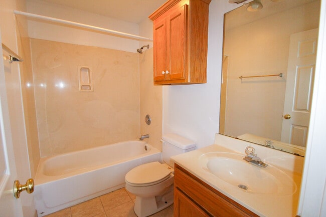 Building Photo - 824 Shaw Rd