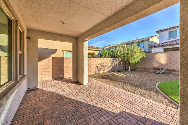 Building Photo - 3213 Molinos Dr