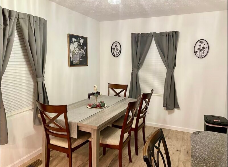 Building Photo - 312 Rosedale Ave