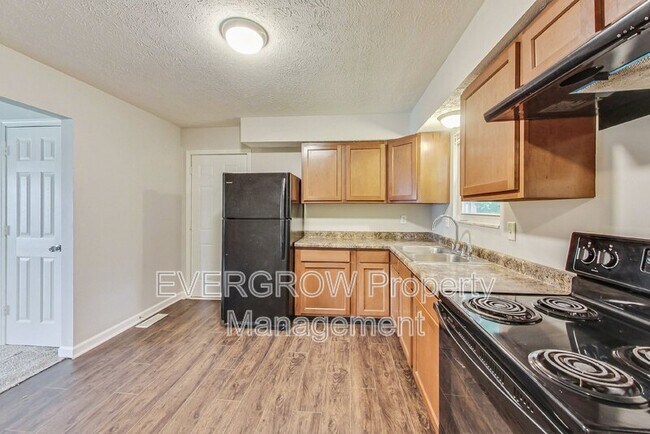 Building Photo - 961 Valley View Dr