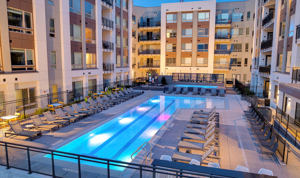 Building Photo - Vue West