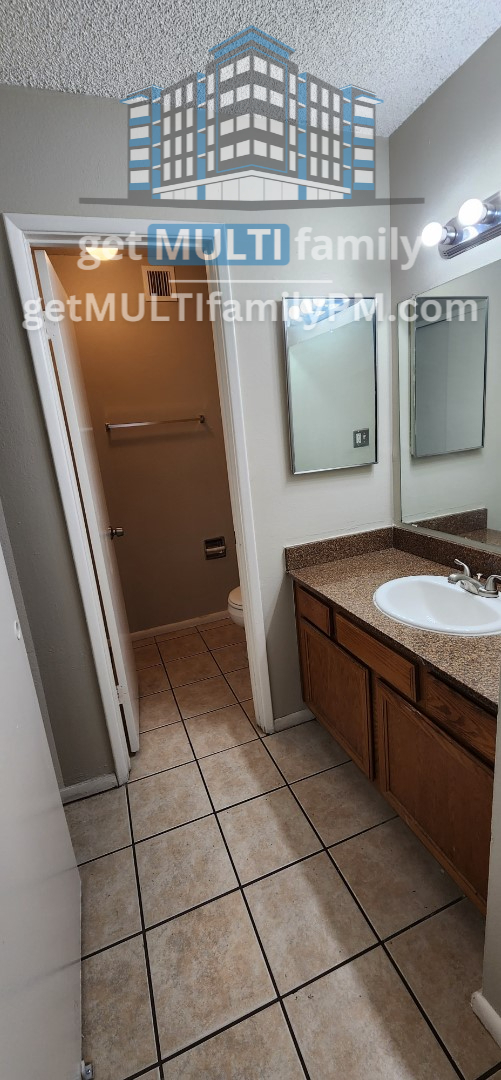 Building Photo - Discover Your Ideal Home: 3-Bed/2-Bath Apa...