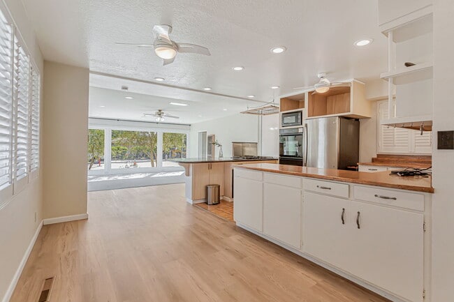 Building Photo - 2501 Linda Vista Avenue