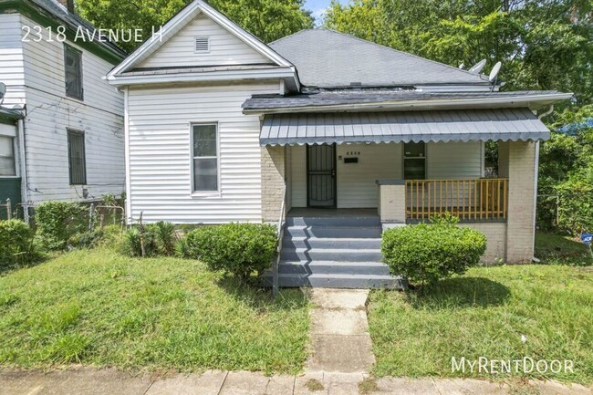 Building Photo - "Charming 2-Bed, 1-Bath Gem on Avenue H – ...