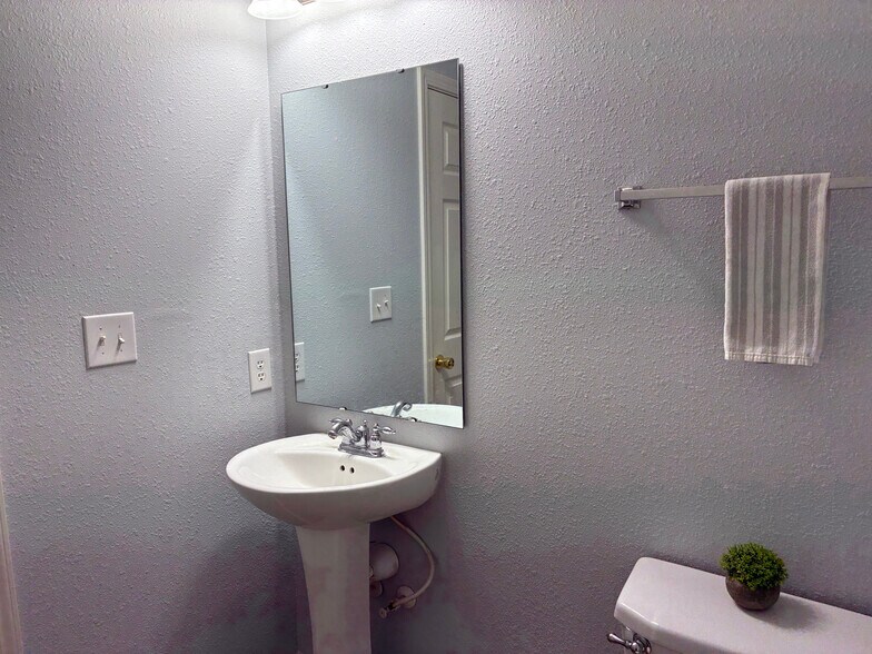 Building Photo - 2396 Meadow Bend Dr