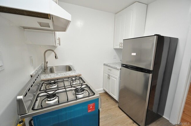 Building Photo - 155 Garth Rd