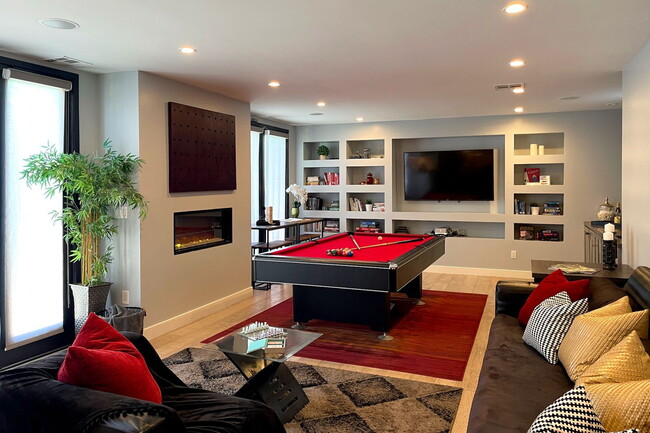 Building Photo - Larchmont Village Membership Community Shared Room