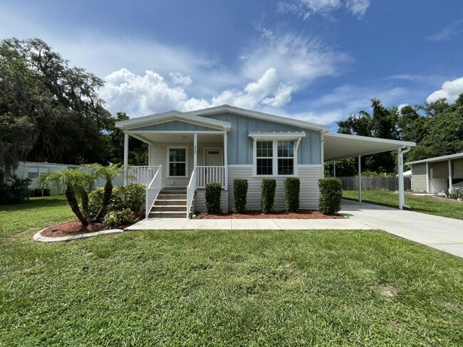 Primary Photo - 115 Poinsettia Dr