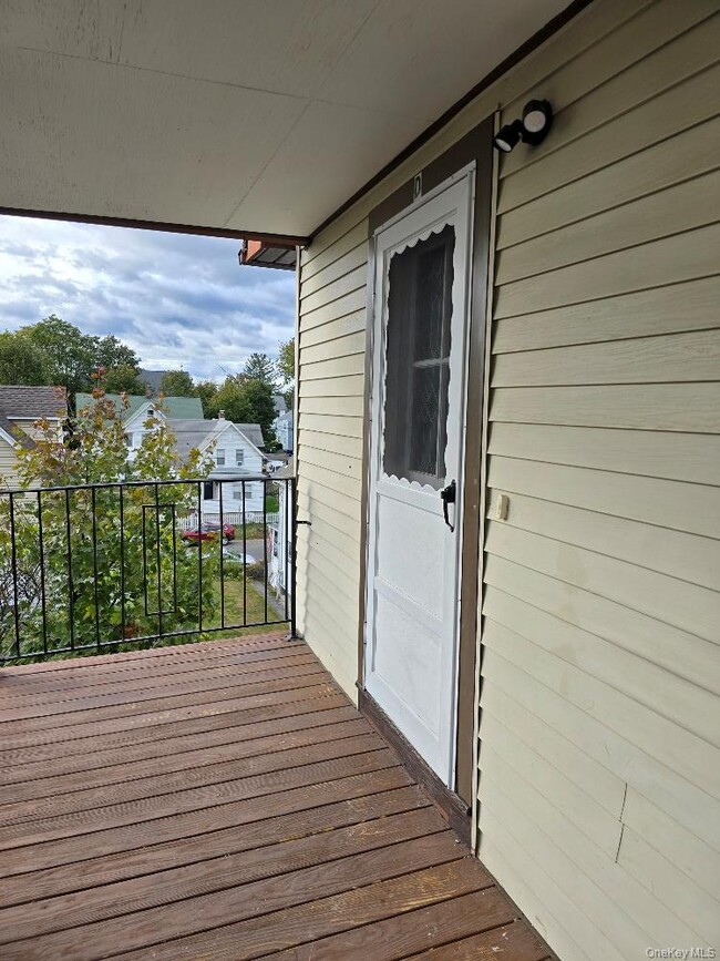 Building Photo - 144 Pine St