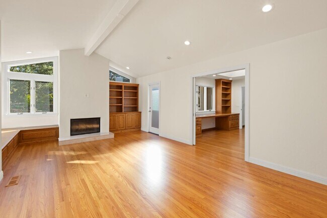 Building Photo - 27696 Vogue Ct