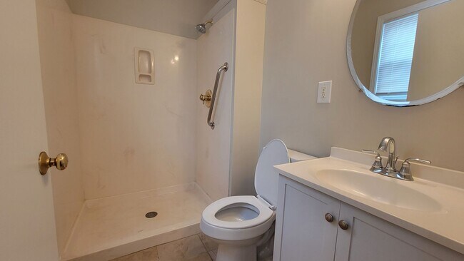 Building Photo - 2520 Proctor Knott Dr