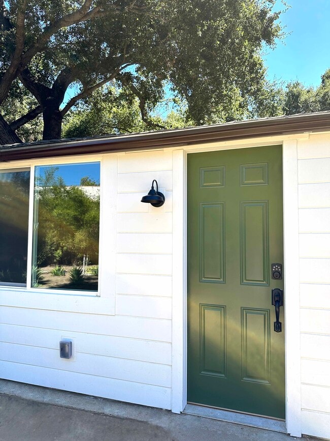 Building Photo - 119 S Alvarado St